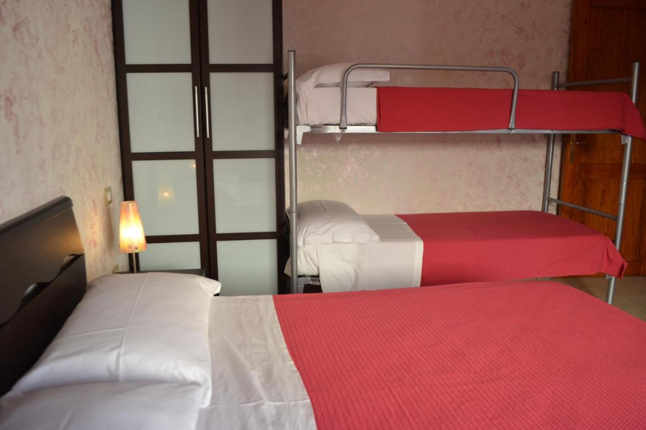 Sa Marina Bed & Breakfast La Caletta Bagian luar foto