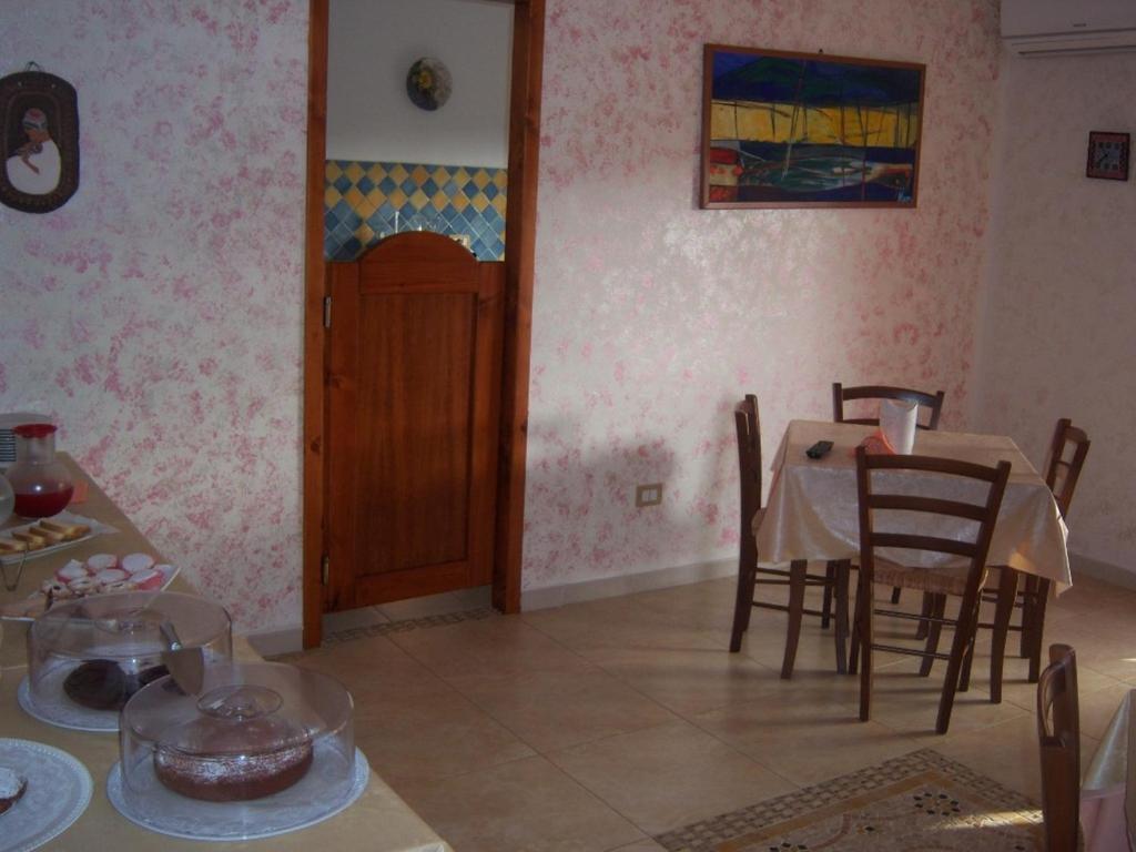 Sa Marina Bed & Breakfast La Caletta Bagian luar foto