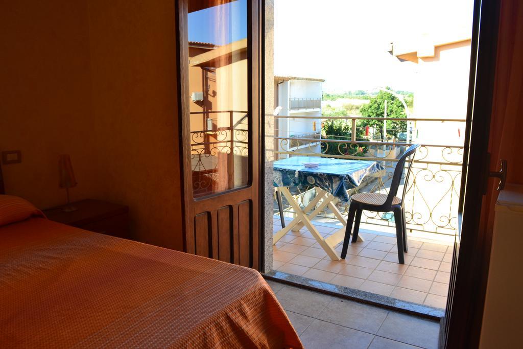 Sa Marina Bed & Breakfast La Caletta Bagian luar foto